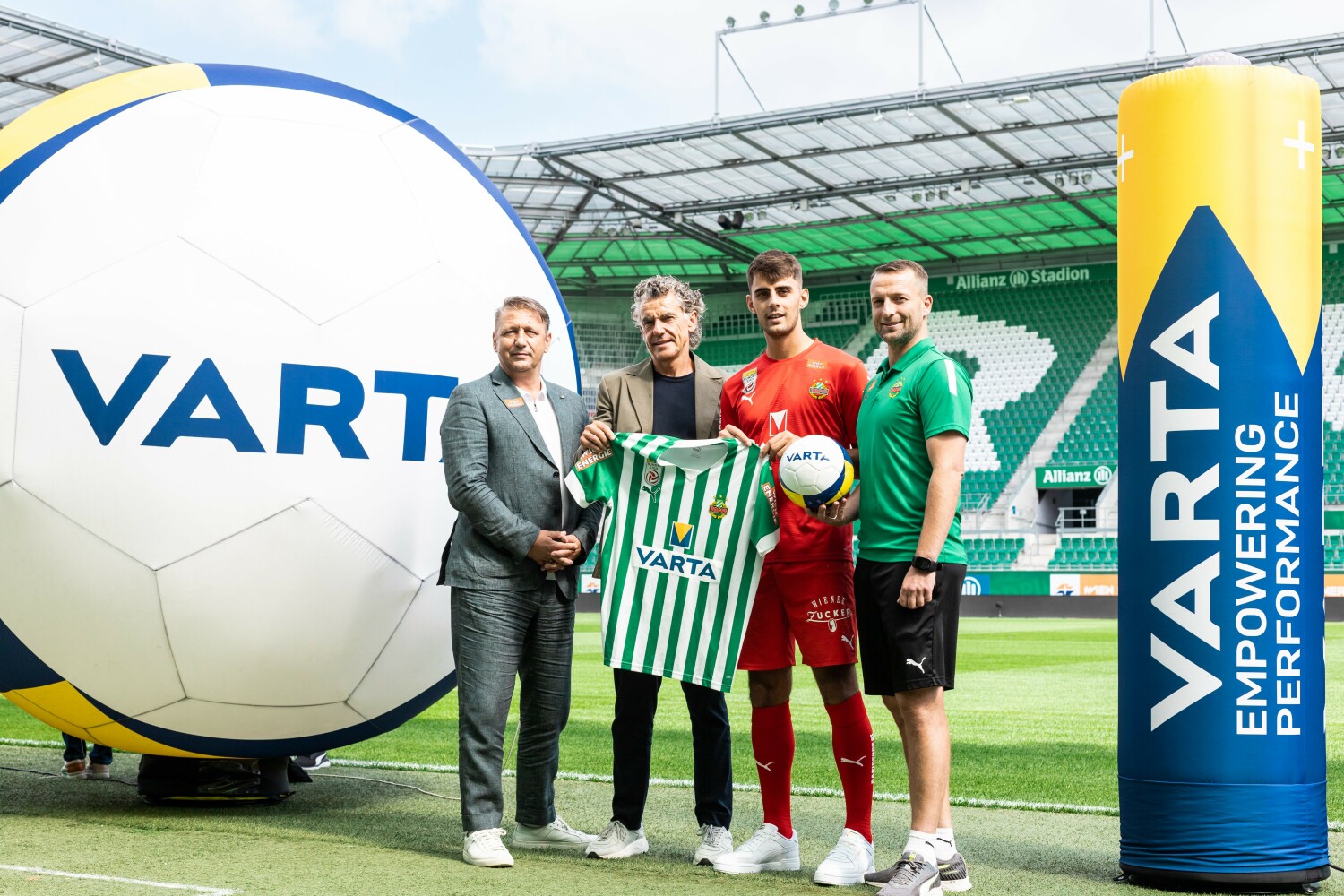SK Rapid :: VARTA und der SK Rapid bringen mit neuem VARTA-Rookie die  jüngsten Fußball-Talente der Kampfmannschaft ins Rampenlicht